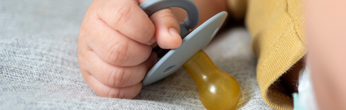 When to wean your baby off the pacifier and tips to do it without difficulties