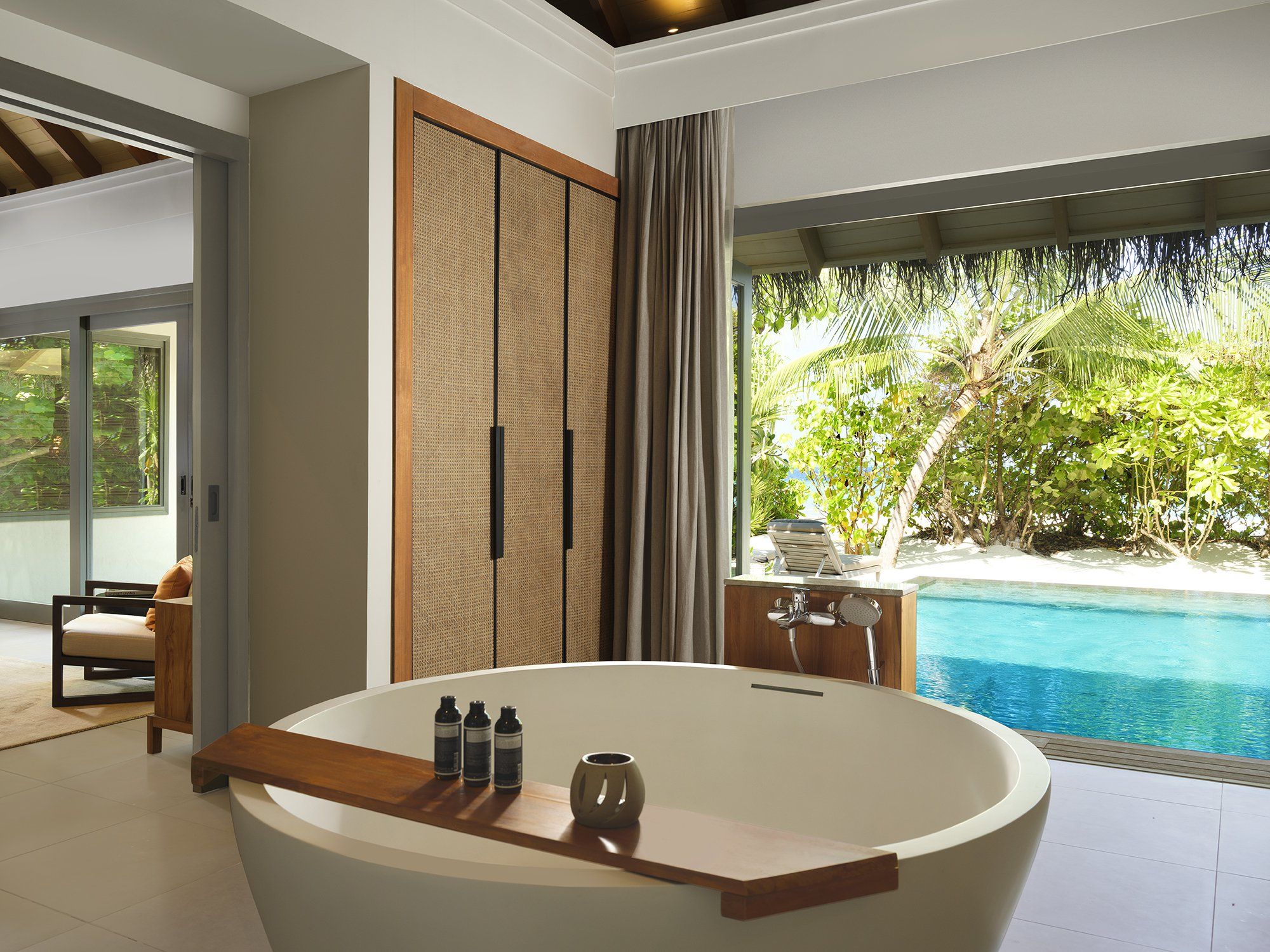 One Bedroom Deluxe Beach Pool Residence  (Bathroom)