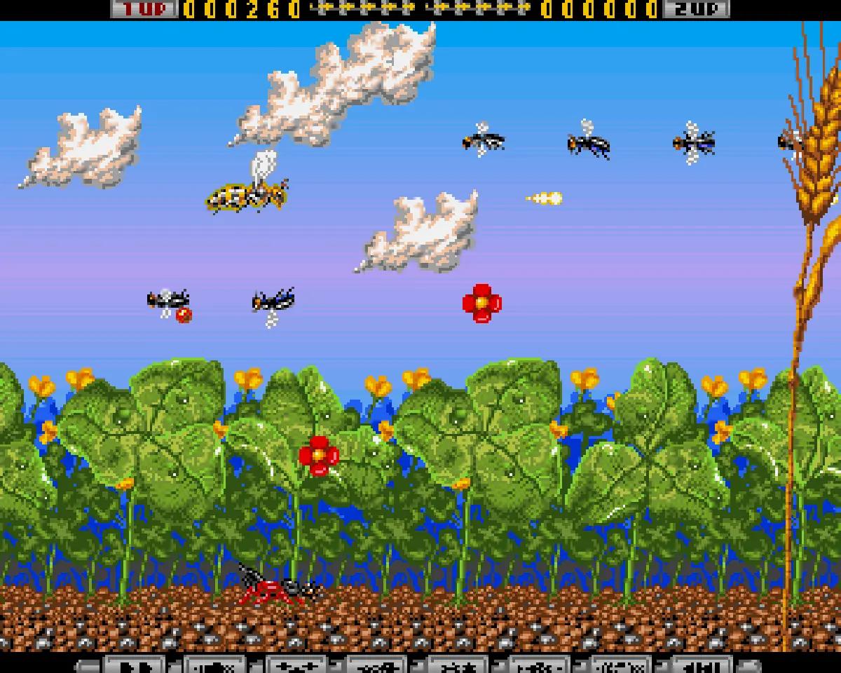 Apidya su Amiga, con l’ape protagonista in volo tra fiori, insetti nemici e fondali colorati.