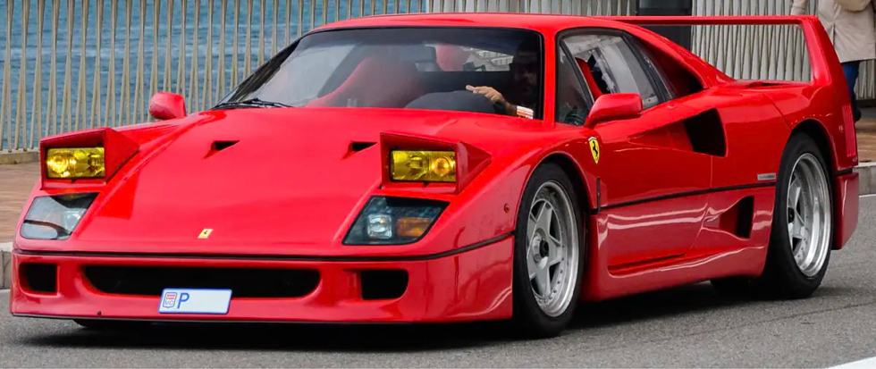 Ferrari F40 protagonista dell'esposizione dedicata alle auto nei videogiochi