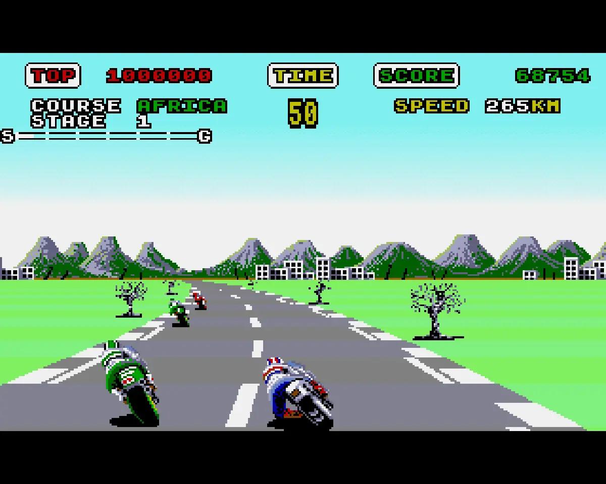 Super Hang-On su Amiga con la moto in corsa su una pista panoramica.