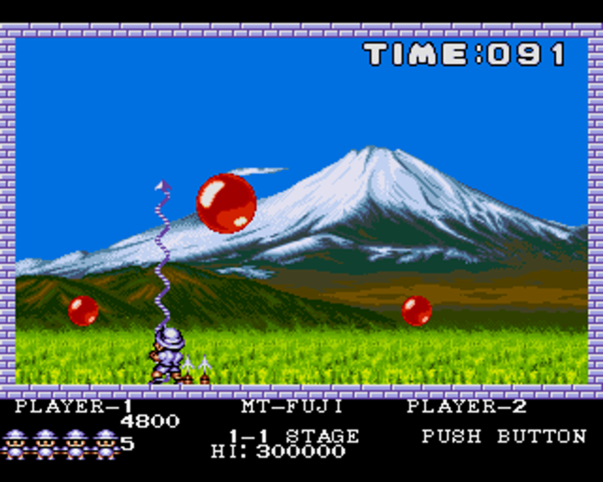 Schermata di gioco di Pang per Amiga con palline sul Monte Fuji.