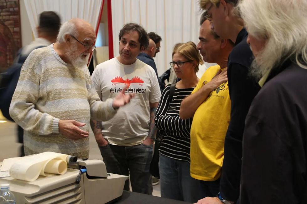 Gastone Garziera presenta la Programma 101 durante un incontro al Flashback Museum