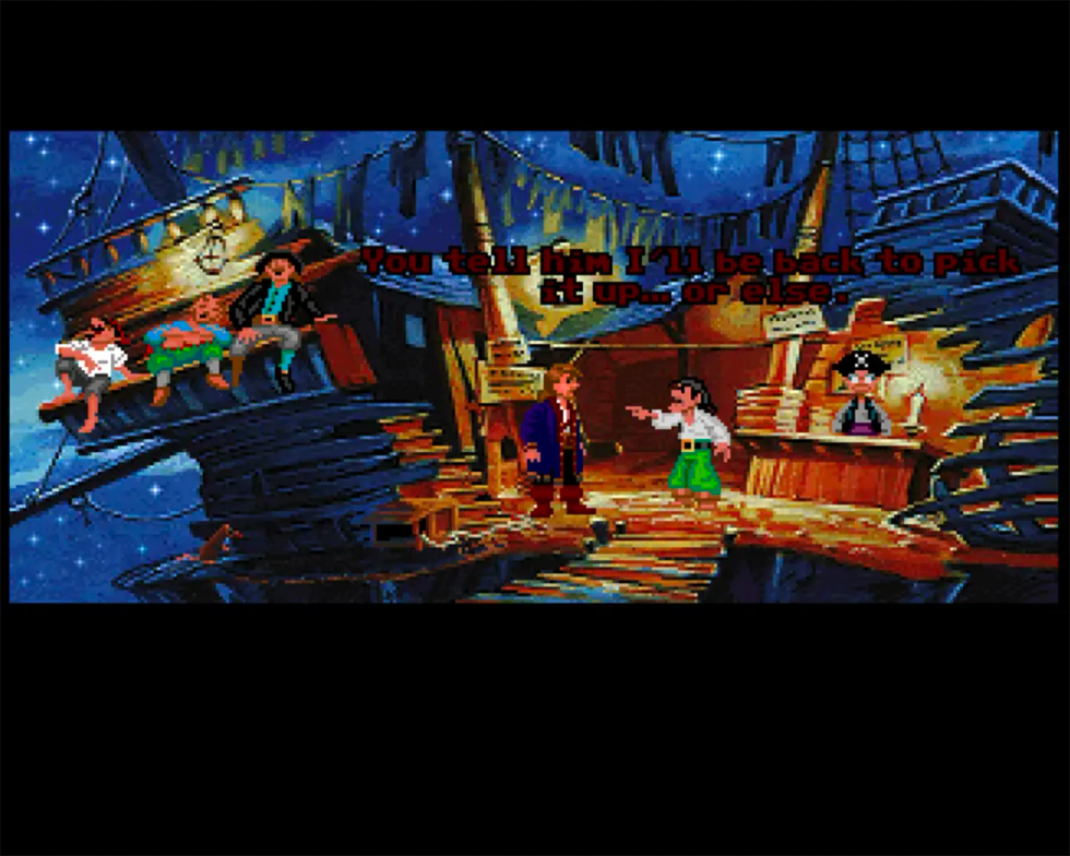 Scena notturna di Woodtick in Monkey Island 2 eseguito con SCUMM5-Amiga, con Guybrush e altri personaggi sul molo.