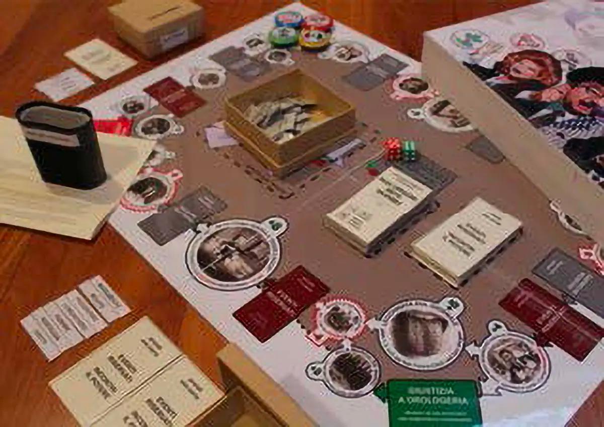 Prototipo del gioco da tavolo SLOGAN, caccia al consenso.