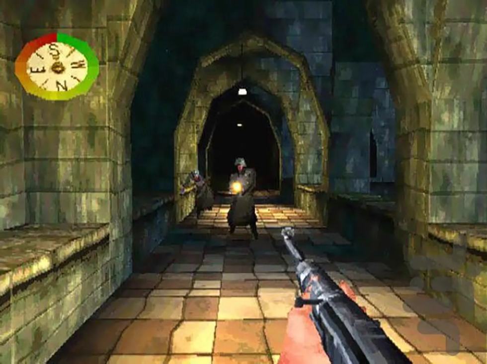 Uno scontro in prima persona nei corridoi di una fortezza in Medal of Honor per PlayStation.