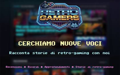 Illustrazione editoriale Retro-Gamers.it con computer, joystick, quaderno e la scritta “Cerchiamo nuove voci”.