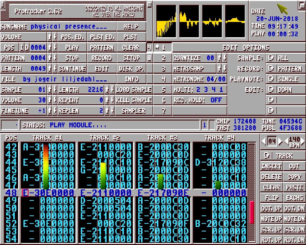 Screenshot di ProTracker su Amiga con tracce, pattern e campioni audio.