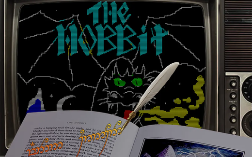 Un libro aperto e una penna d’oca davanti a un monitor CRT che mostra il videogioco The Hobbit.