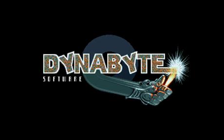 Logo Dynabyte Software con lettering metallico, mano robotica e scintilla luminosa su sfondo nero.
