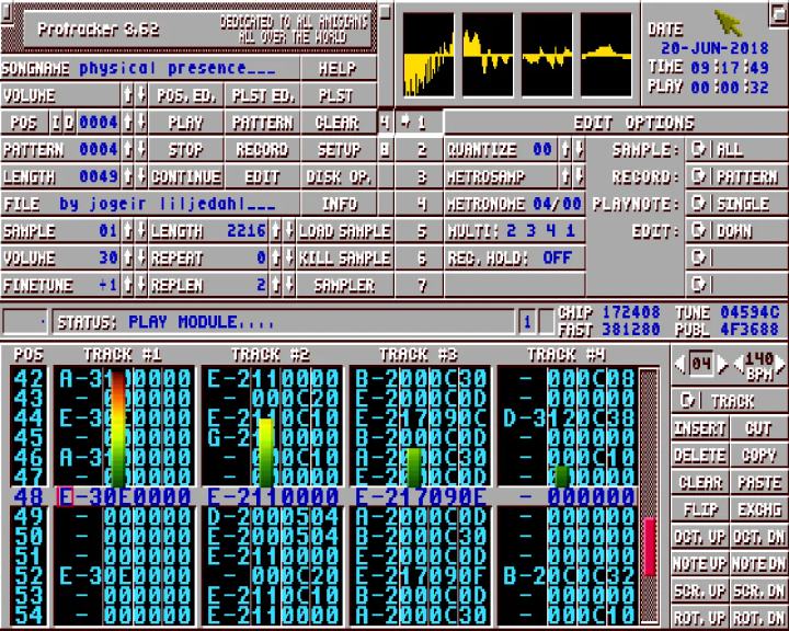 ProTracker su Amiga, con pattern musicali, campioni audio e canali del modulo visualizzati nell’interfaccia.
