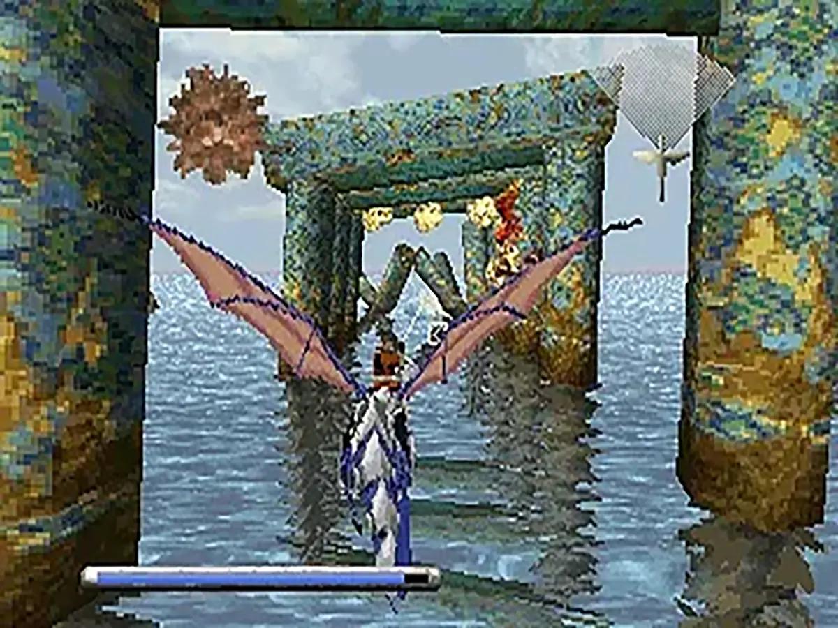 Panzer Dragoon su Sega Saturn, con il drago protagonista in volo tra strutture tridimensionali sospese sull’acqua.