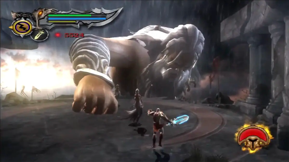 Kratos affronta Zeus in uno scontro di God of War II.