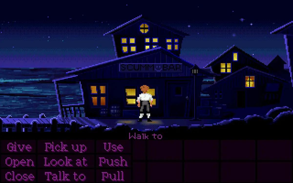 Screenshot di Monkey Island in versione PC DOS VGA davanti allo Scumm Bar.