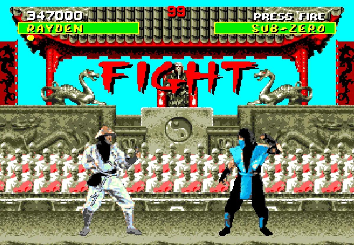 Mortal Kombat su Amiga con due combattenti durante un incontro.