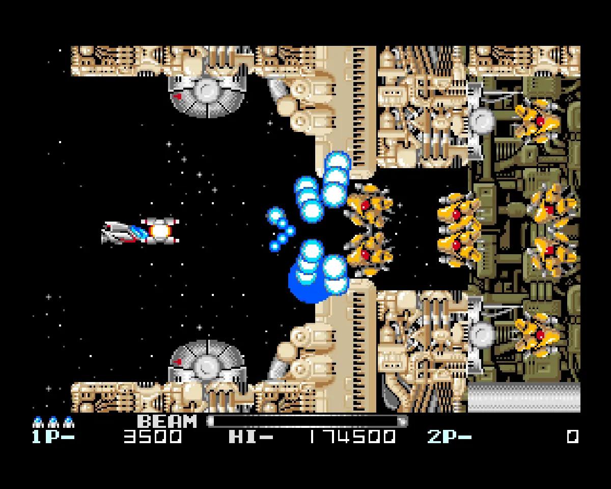 R-Type II su Amiga con la navicella in combattimento contro nemici e proiettili.