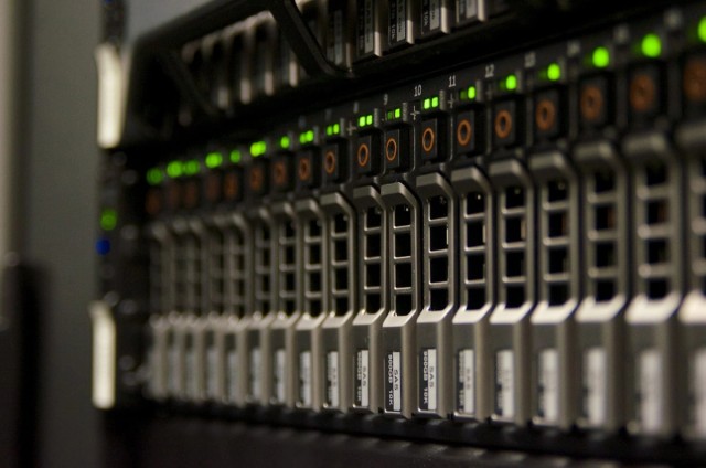 Server storage array with active status lights
