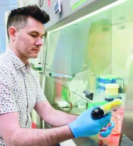 Shane Liddlelow, PhD working in a research laboratory
