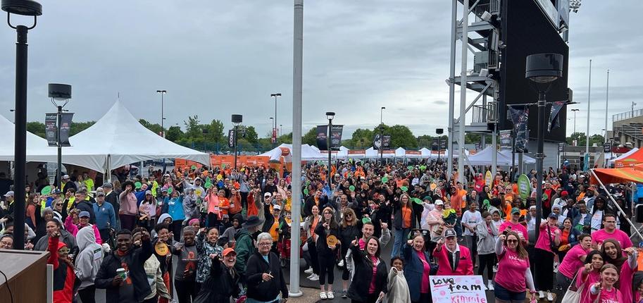 A large crowd of people at the Greater Hartford Walk MS event.