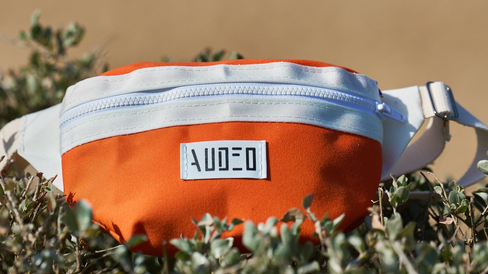 Sac banane AUDEO en toile protection de voile upcyclée, coloris orange, fabriqué en Bretagne
