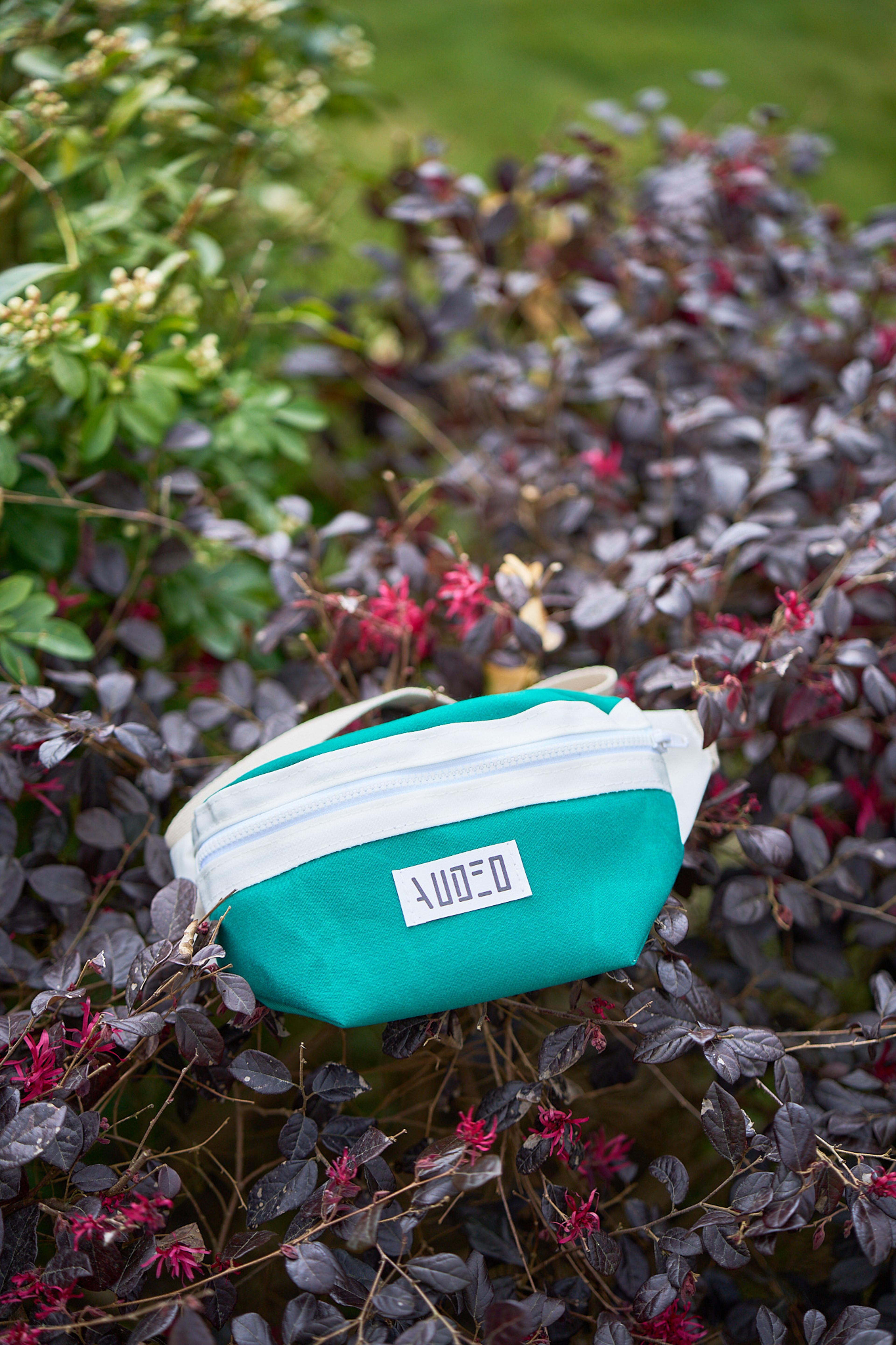 Sac banane AUDEO coloris vert — toile de protection voile recyclée