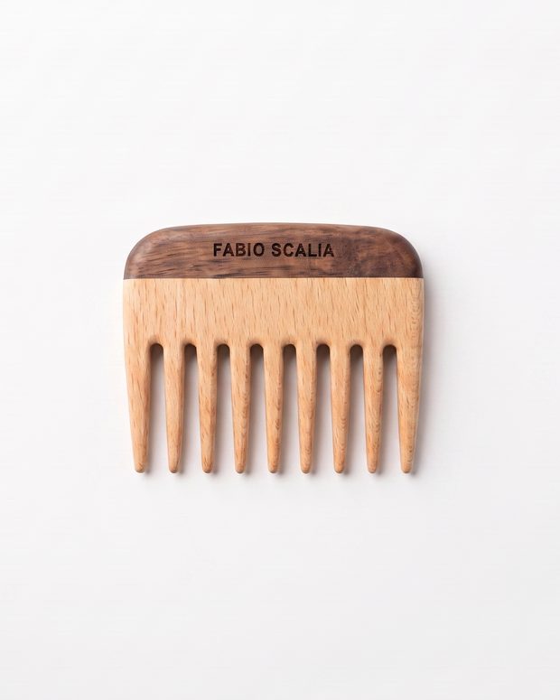 Gio wide-tooth comb on a white background