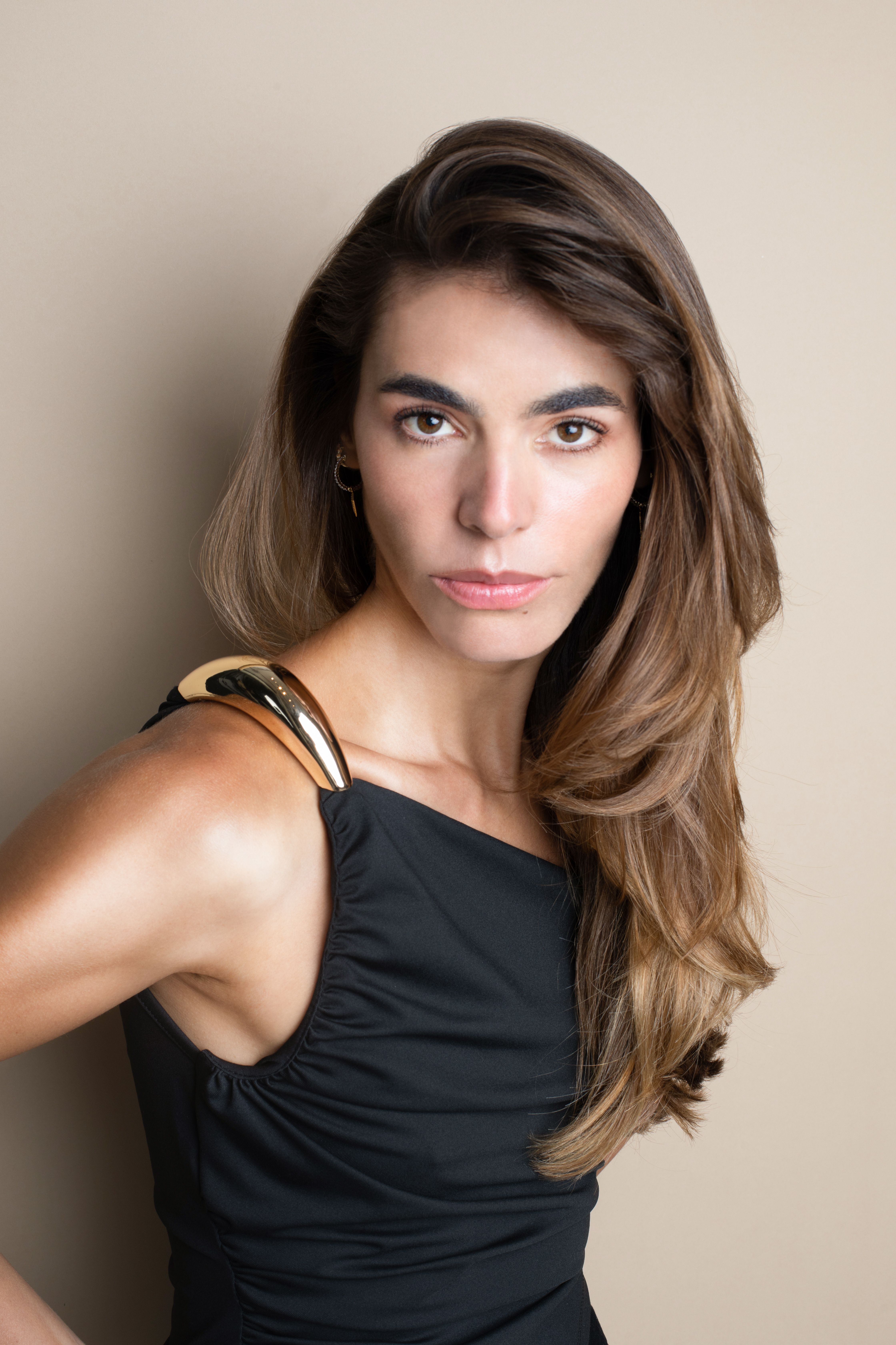 model with natural balayage natural color finish