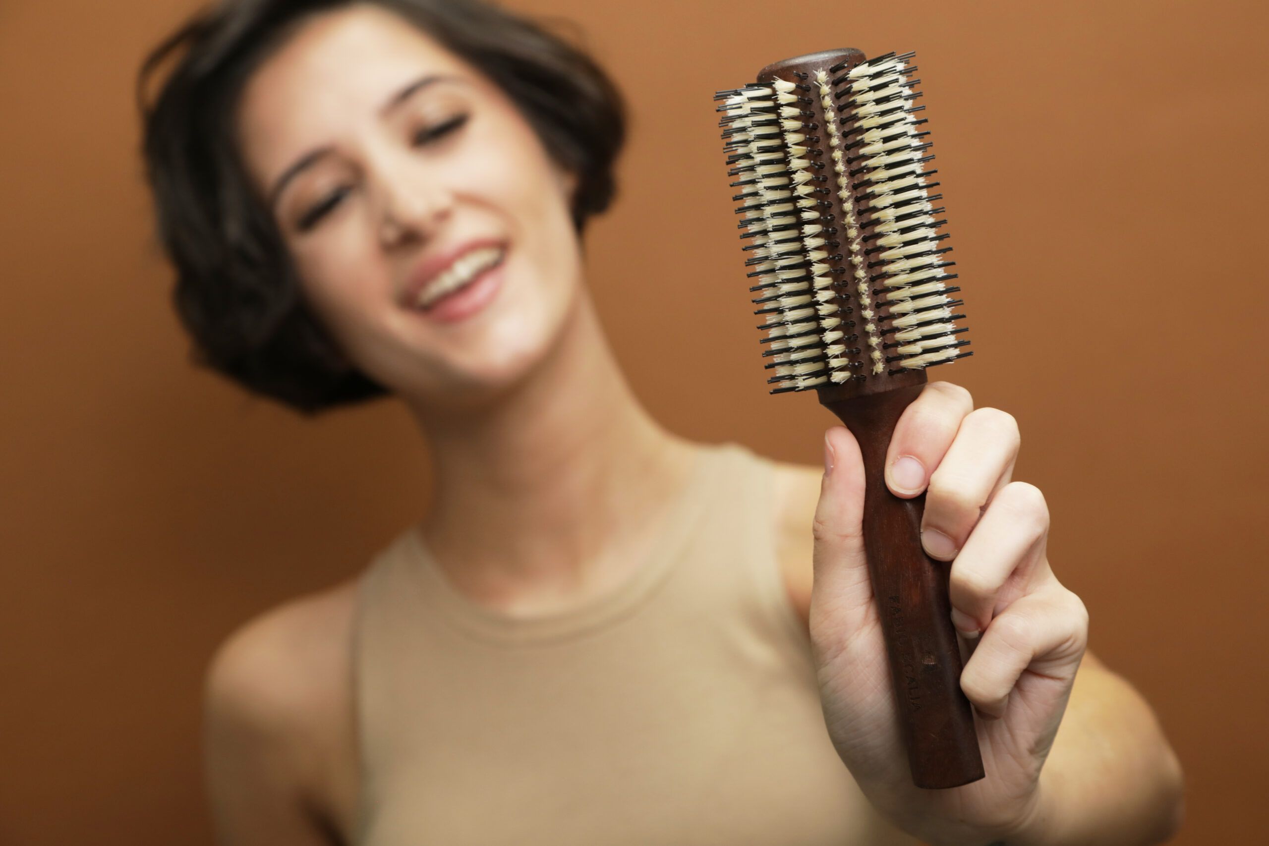 La Mora Brush Tutorial: Smooth, Frizz-Free Blowout at Home