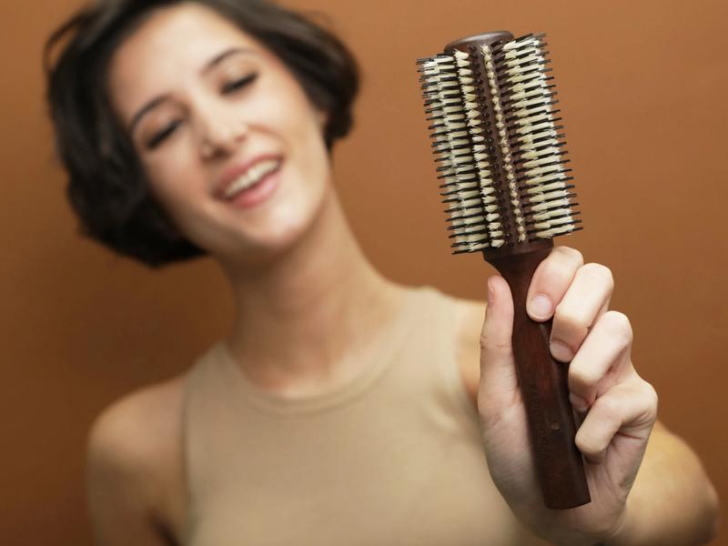 La Mora Brush Tutorial: Smooth, Frizz-Free Blowout at Home
