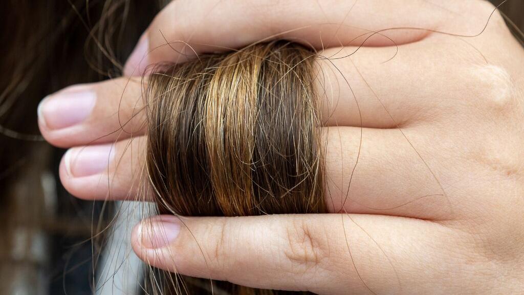 What Is a Metal Detox Hair Treatment? Benefits for Color & Breakage