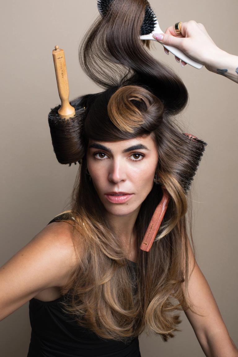 model with FS Collezione hair brushes in her hair