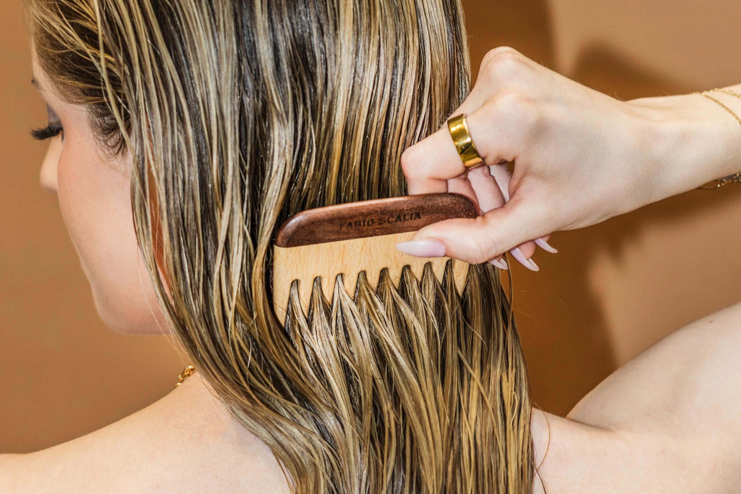Guide to Wooden Combs: Unlock Healthier Hair &amp; Scalp