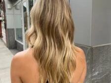 Choosing Between Balayage and Foil Highlights