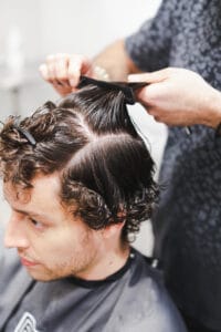 men hair stylist vs barber