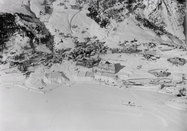 Snapshot:<br>St. Moritz, 1919