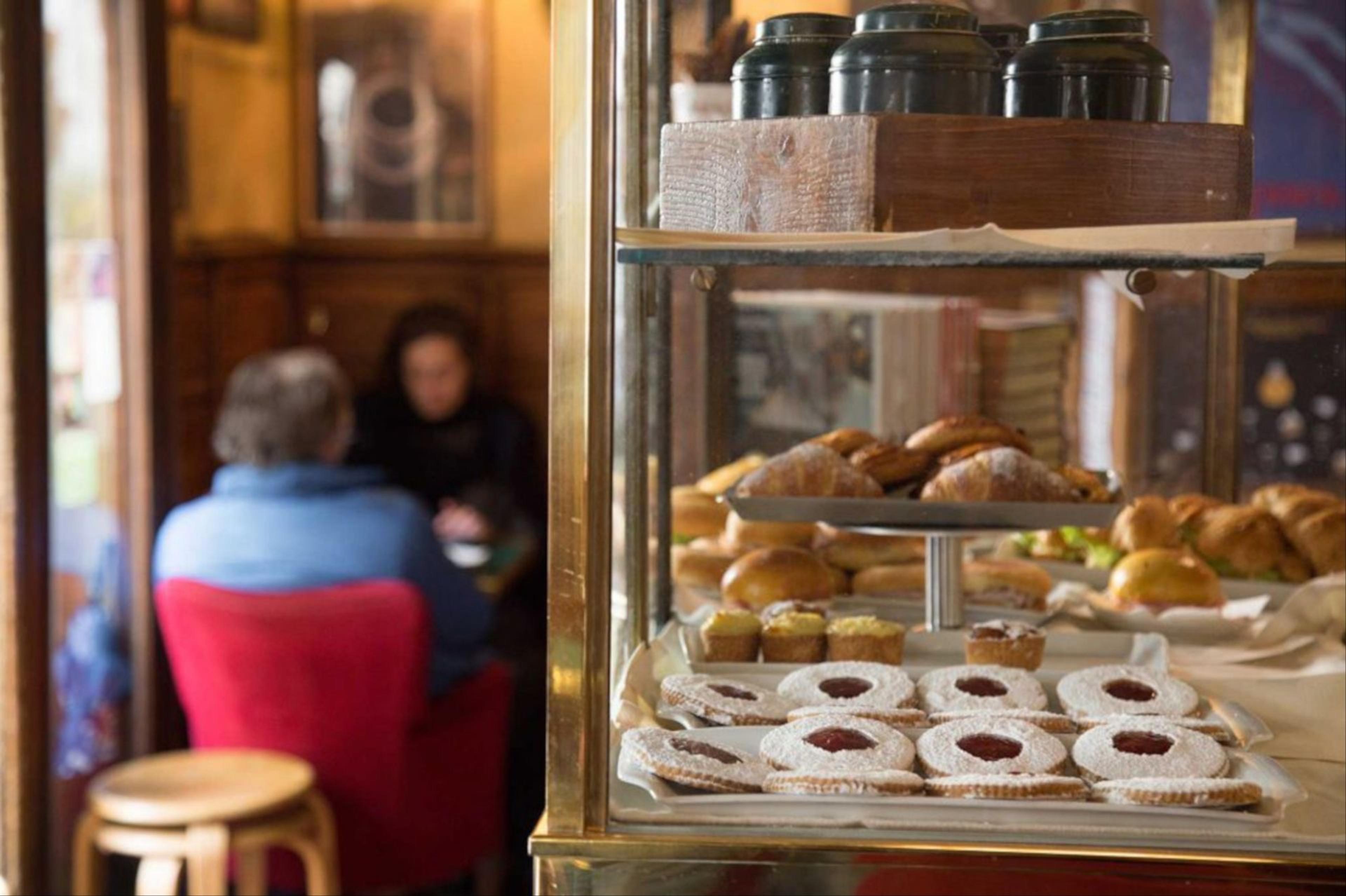 Cakes under glass at the counter of Cibrèo Caffè