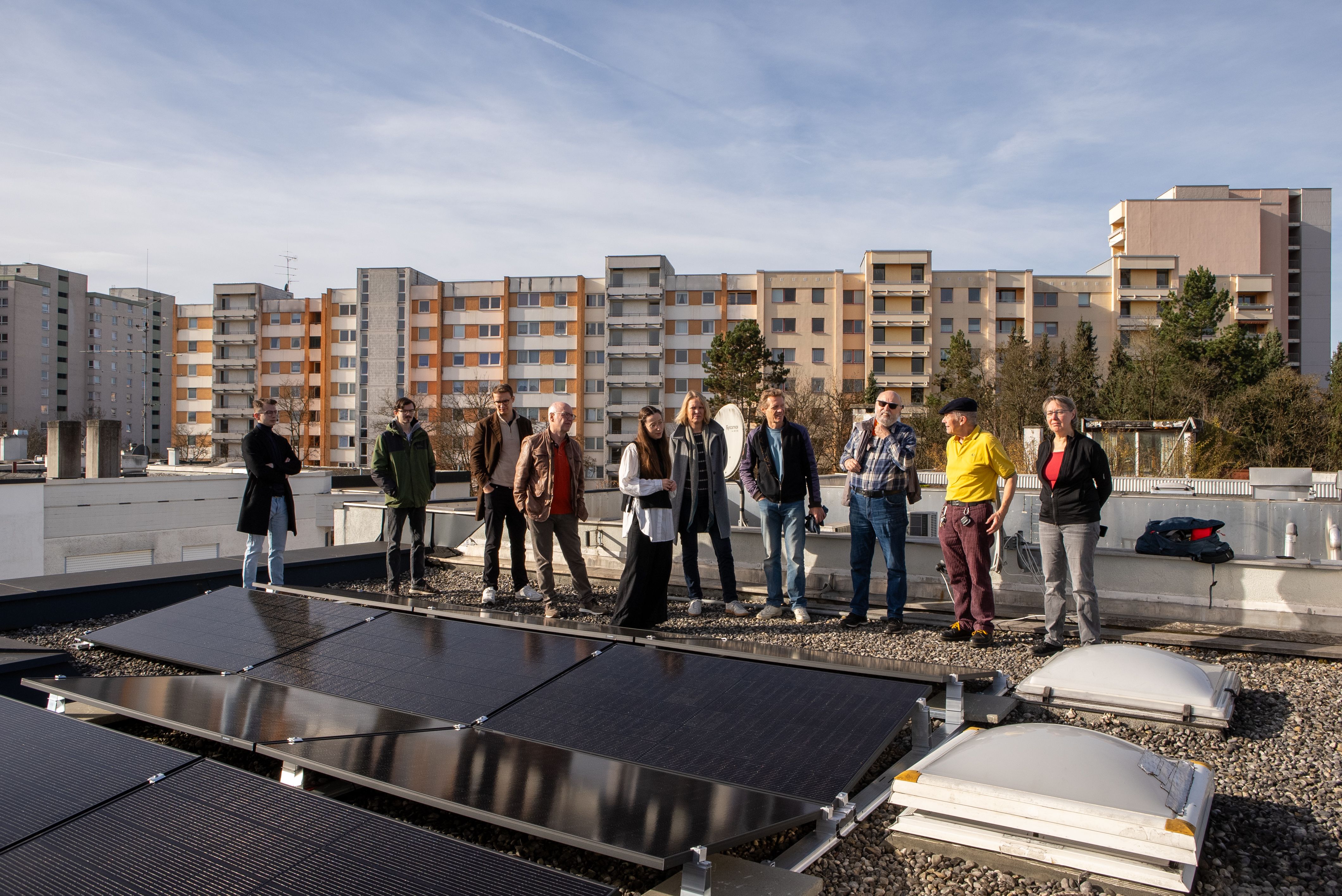 Energiegemeinschaften München: Installation der ersten PV-Module in Neuperlach Perlacher Herz