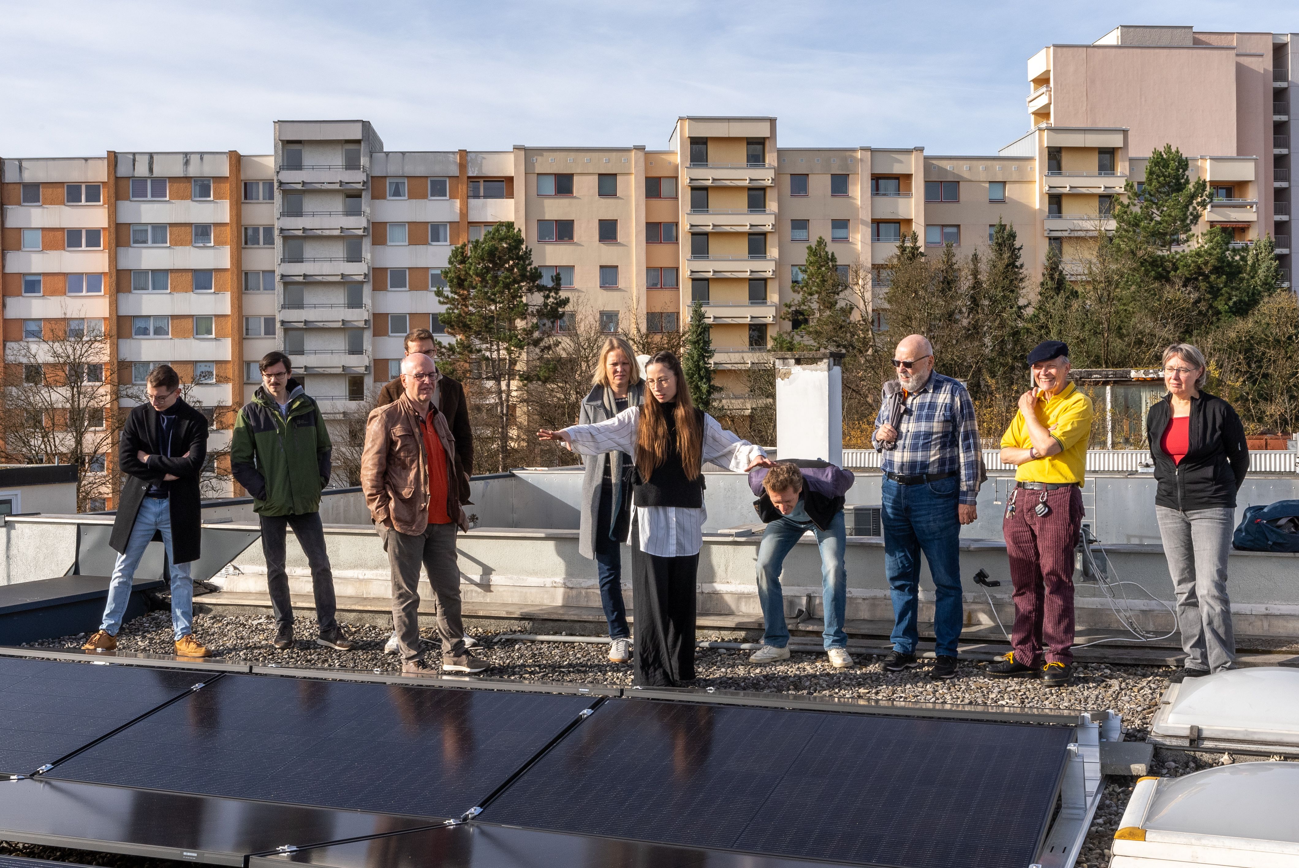 Energiegemeinschaften München: Installation der ersten PV-Module in Neuperlach Perlacher Herz