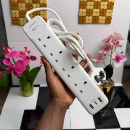 Oraimo PowerHub 2 4-AC 3-USB Power Extension view 1