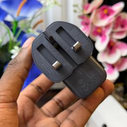 Anker 140W 4-in-1 GaN Fast Charger (USB-C PD 3.1, Dual Type-C Ports, Smart Display, UK Plug, 140W C to C Cable Included) view 4