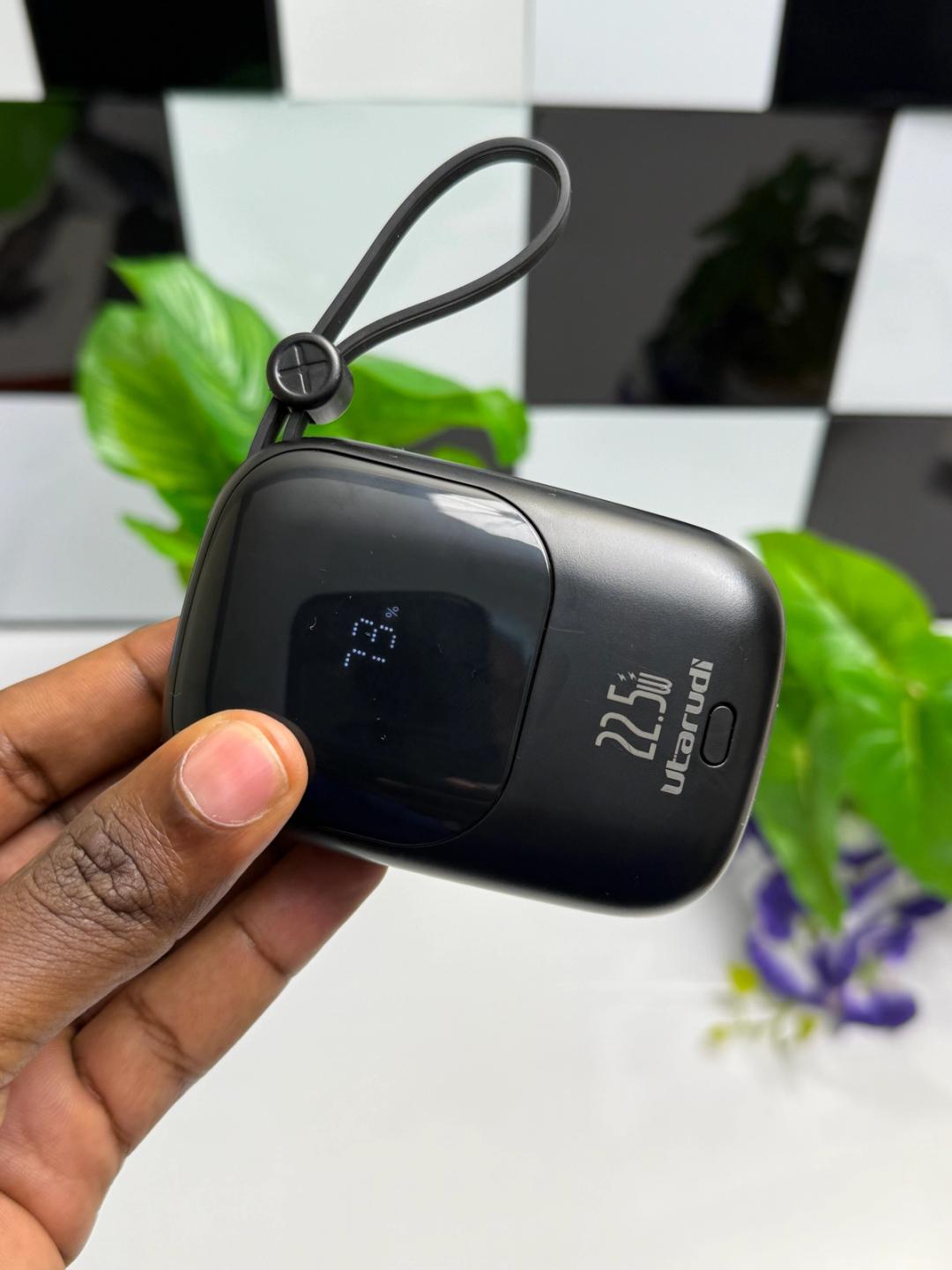 Utarudi 10, 000mAh portable powerbank with attached cables