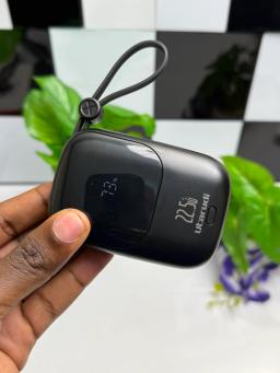 Utarudi 10, 000mAh portable powerbank with attached cables view 1