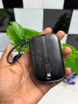 Utarudi 10, 000mAh portable powerbank with attached cables view 4