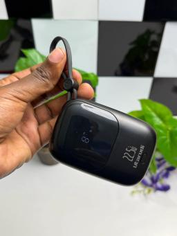 Utarudi 10, 000mAh portable powerbank with attached cables view 2