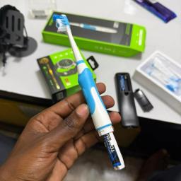 oraimo SoniCare Electric Toothbrush view 3