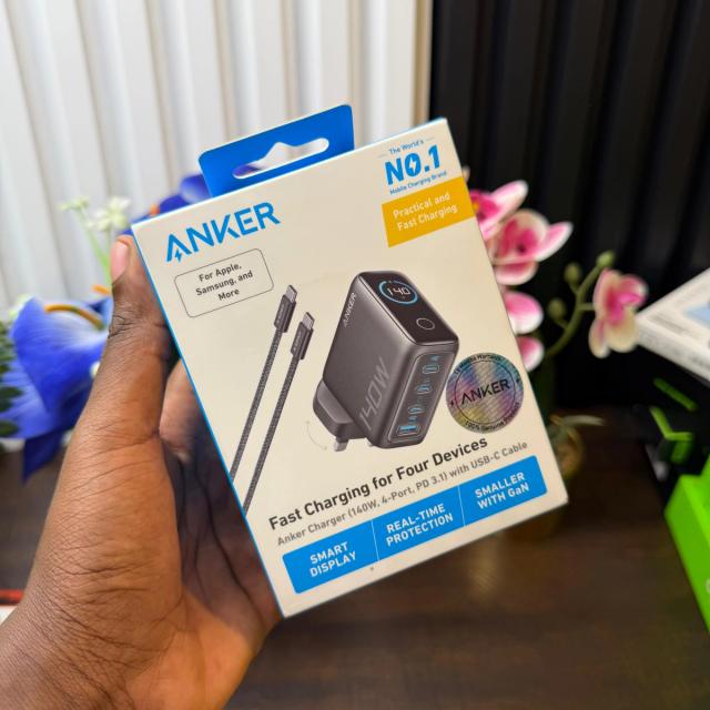 Anker 140W 4-in-1 GaN Fast Charger (USB-C PD 3.1, Dual Type-C Ports, Smart Display, UK Plug, 140W C to C Cable Included)