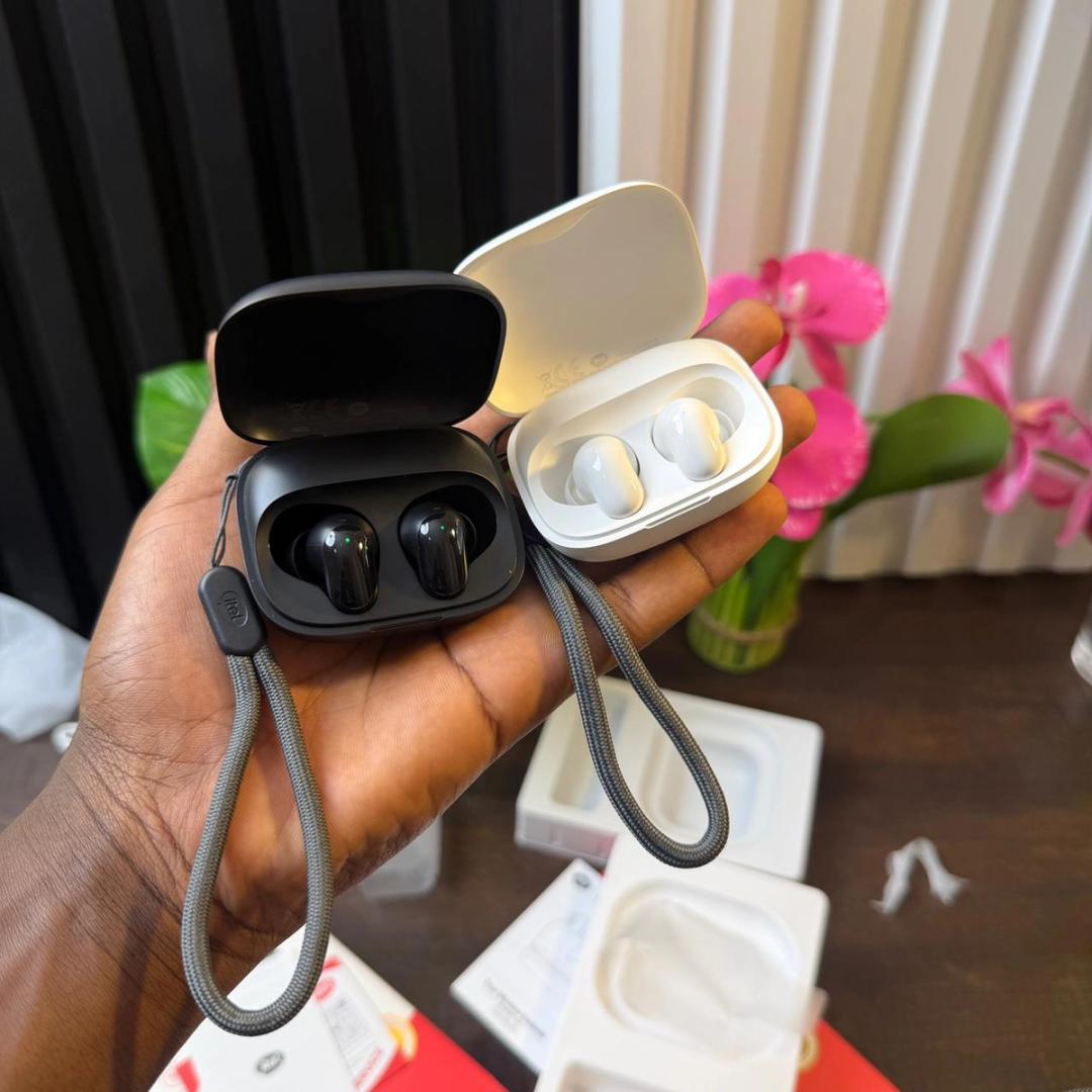 Itel BudsAir 5e Wireless Earbuds – Lightweight 3.5g, 39H Playtime, Deep Bass & Lanyard Case