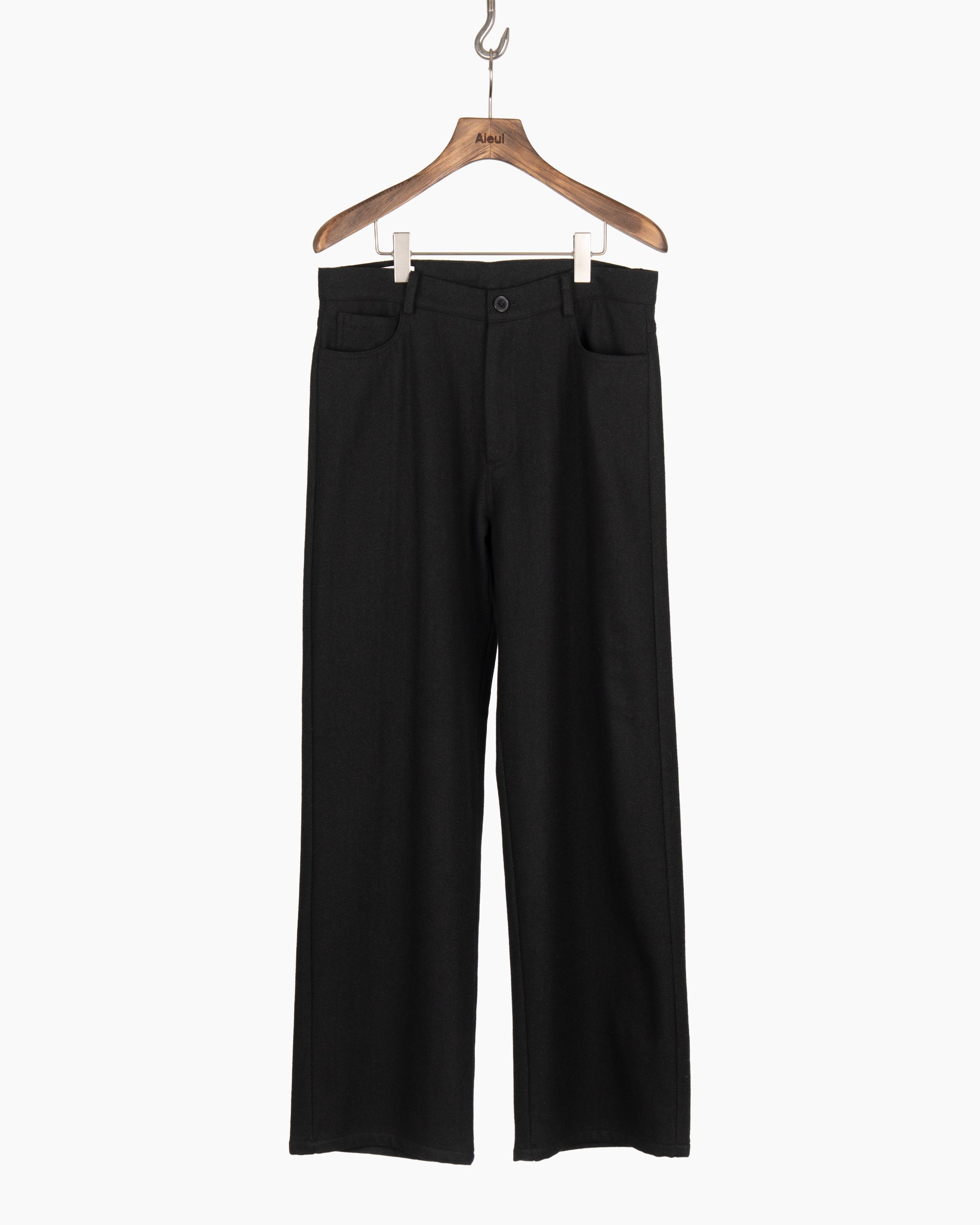 2025 Fall/Winter Packshot