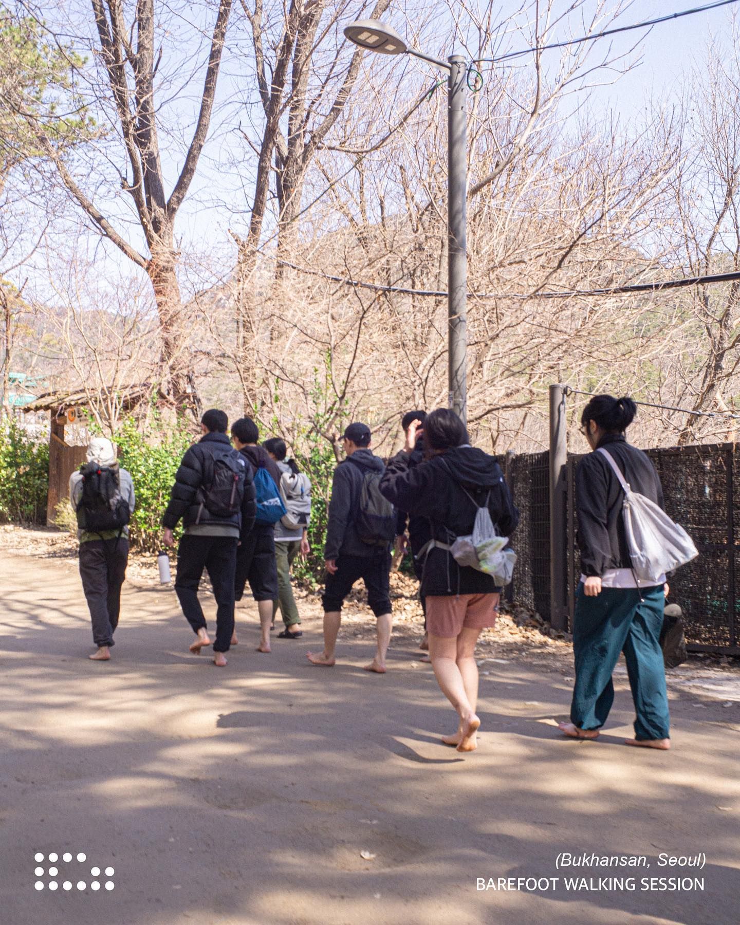 gray-shop-barefoot-trekking