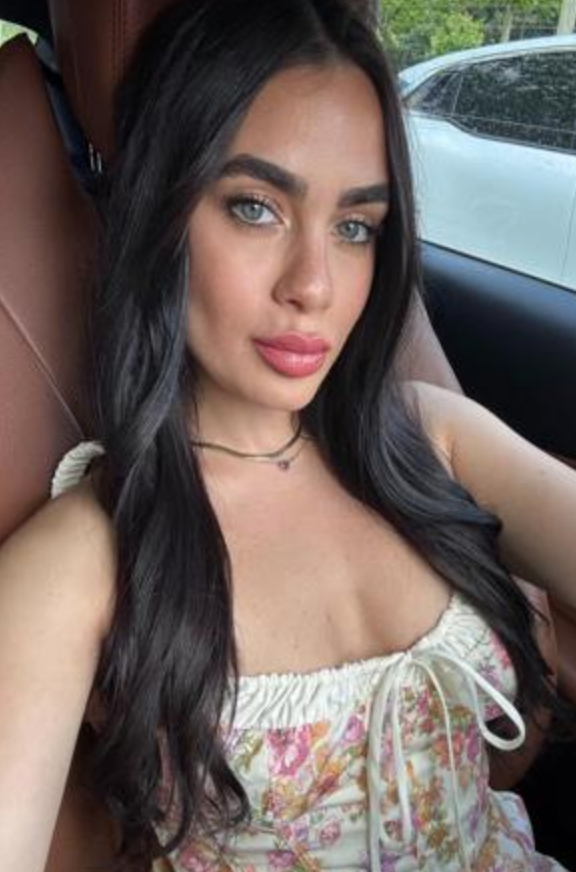 Bonnie Brunette European poses for a selfie Bonnie Brunette European poses for a selfie